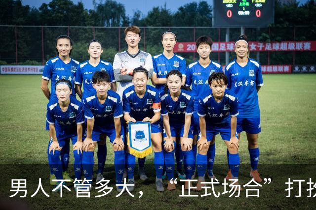 男人不管多大，“正式场合”打扮切记：衬衫塞裤腰、皮带没logo